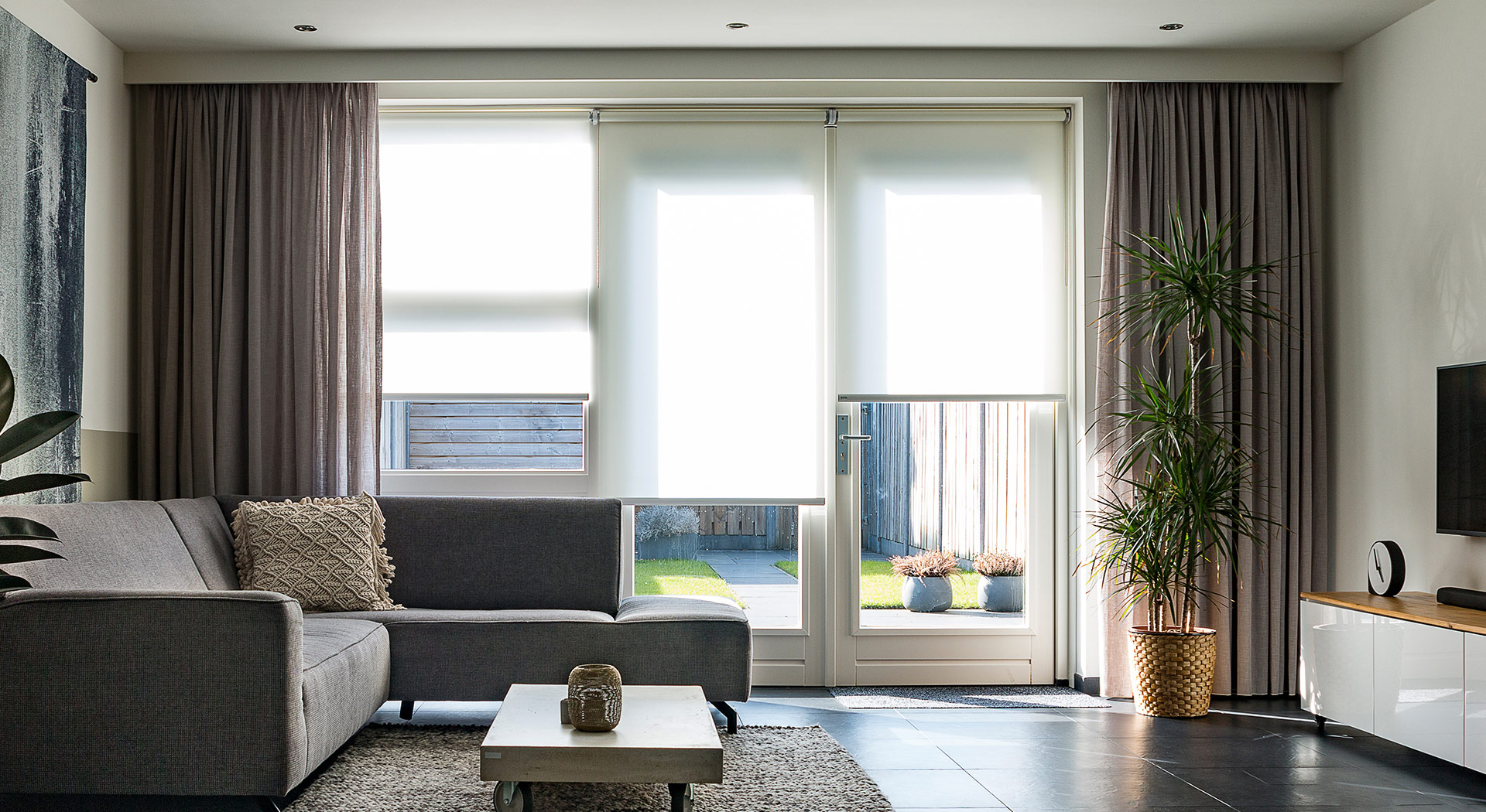 我們熱愛(ài)陽(yáng)光，我們專注遮陽(yáng)